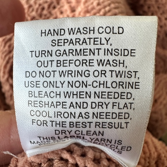 Pink Rose cropped sweater - Picture 3 of 5